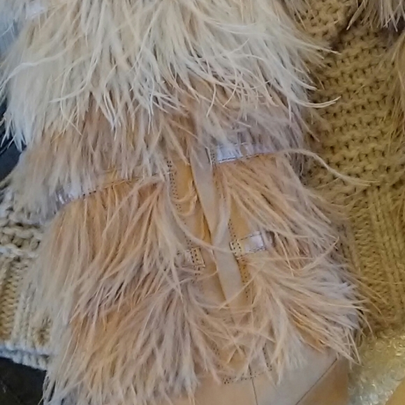 Ombre Feather Yeti Boot - Picture 7 of 7